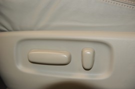 2008款丰田普瑞维亚2.4豪华型到店实拍