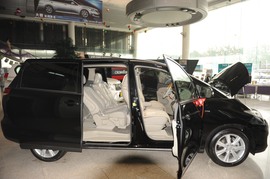 2008款丰田普瑞维亚2.4豪华型到店实拍