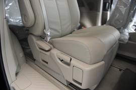 2008款丰田普瑞维亚2.4豪华型到店实拍