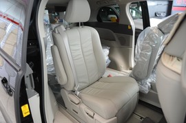 2008款丰田普瑞维亚2.4豪华型到店实拍