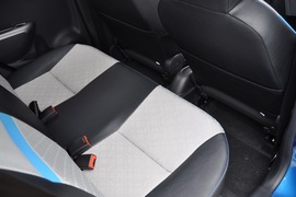 2010款铃木奥拓1.0L手动炫酷型