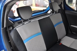 2010款铃木奥拓1.0L手动炫酷型