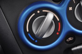 2010款铃木奥拓1.0L手动炫酷型