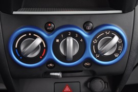 2010款铃木奥拓1.0L手动炫酷型