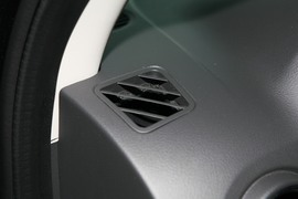2010款吉普指南者2.4L运动版到店实拍