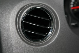 2010款吉普指南者2.4L运动版到店实拍