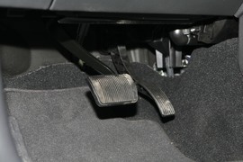 2010款吉普指南者2.4L运动版到店实拍
