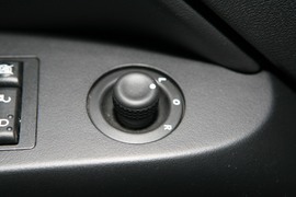 2010款吉普指南者2.4L运动版到店实拍