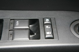 2010款吉普指南者2.4L运动版到店实拍
