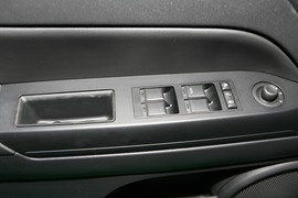 2010款吉普指南者2.4L运动版到店实拍