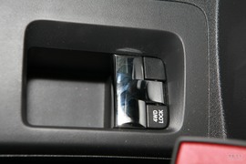 2010款吉普指南者2.4L运动版到店实拍