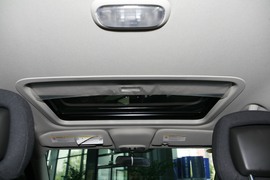 2010款吉普指南者2.4L运动版到店实拍
