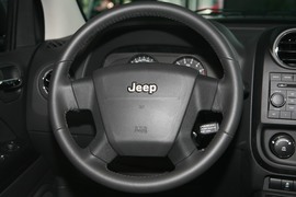 2010款吉普指南者2.4L运动版到店实拍