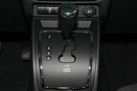 2010款吉普指南者2.4L运动版到店实拍