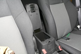 2010款吉普指南者2.4L运动版到店实拍