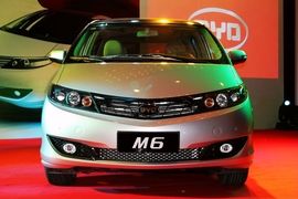 2010款比亚迪M6上市实拍