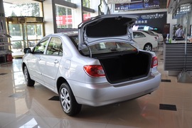 2010款丰田新花冠