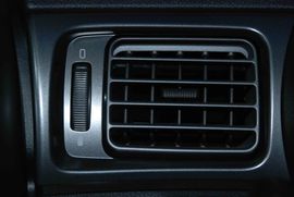 2010款斯巴鲁翼豹三厢