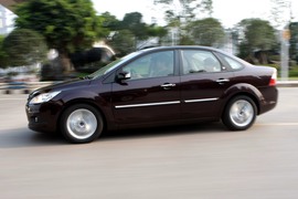 2011款福特福克斯试驾