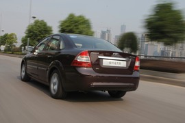 2011款福特福克斯试驾