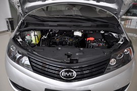 2.0L比亚迪M6豪华型到店实拍