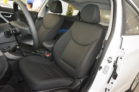 2016款现代朗动1.6L手动尊贵型