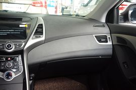 2016款现代朗动1.6L手动尊贵型