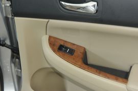 2010款比亚迪F6　2.0L手动尊贵型黄金版实拍