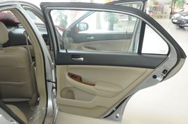 2010款比亚迪F6　2.0L手动尊贵型黄金版实拍