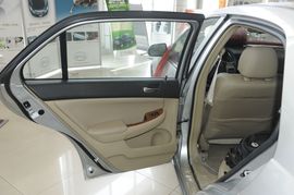 2010款比亚迪F6　2.0L手动尊贵型黄金版实拍