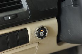 2010款比亚迪F6　2.0L手动尊贵型黄金版实拍