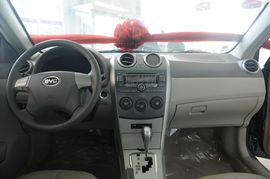 2010款比亚迪G3智能版1.8L自动豪雅型实拍