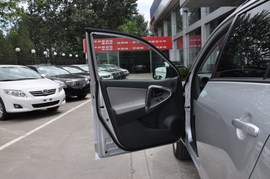 2010款丰田RAV4