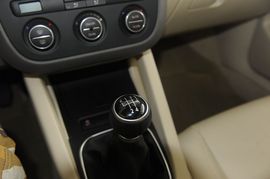 2010款大众速腾1.4TSI手动豪华型实拍