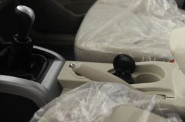 2009款陆风X8