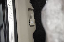 2009款陆风X8