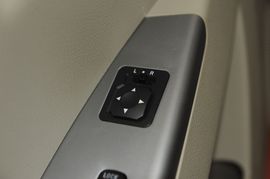 2009款陆风X8