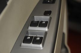 2009款陆风X8