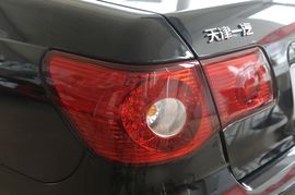 2009款一汽威志三厢1.5L旗舰型实拍