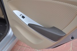 2010款现代瑞纳1.6L