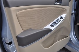 2010款现代瑞纳1.6L