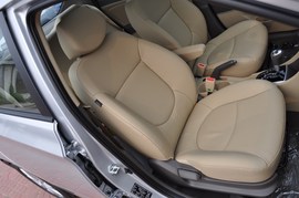 2010款现代瑞纳1.6L
