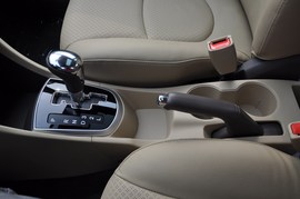 2010款现代瑞纳1.6L