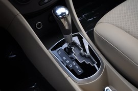 2010款现代瑞纳1.6L