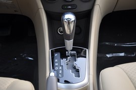 2010款现代瑞纳1.6L