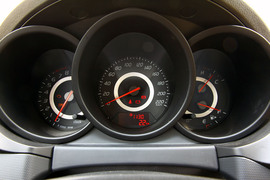 2011款奇瑞A3三厢深度试驾