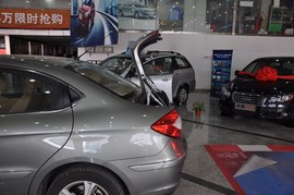 2011款奇瑞A3三厢1.6L手动尊贵型