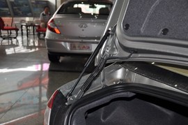 2011款奇瑞A3三厢1.6L手动尊贵型