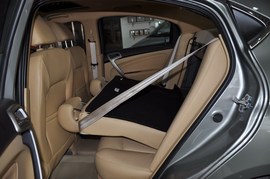 2011款奇瑞A3三厢1.6L手动尊贵型