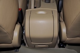 2011款奇瑞A3三厢1.6L手动尊贵型